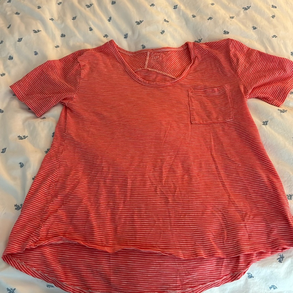 Gap Women’s - Size Small pink and white striped shirt with pocket